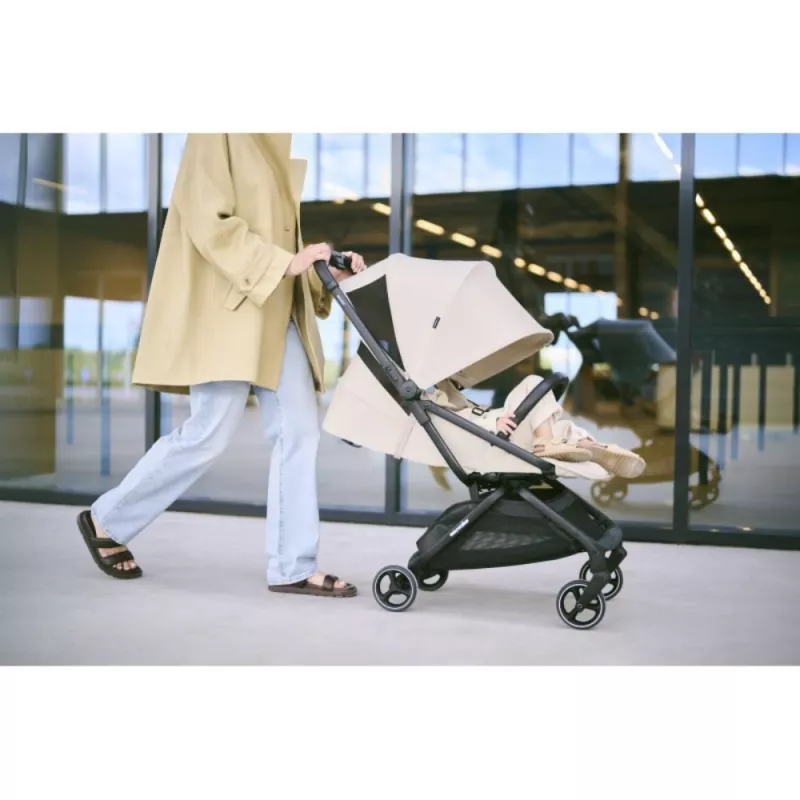 easywalker-silla-paseo-rockey-s-bright-taupe-lifestyle