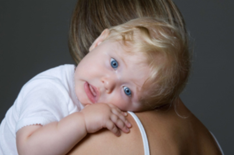 Qué provoca los mocos al bebé y cómo eliminarlos